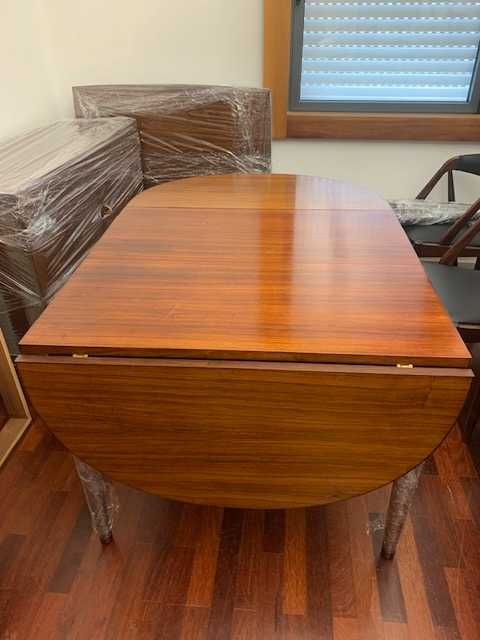 Mesa de jantar nórdica, muito versátil