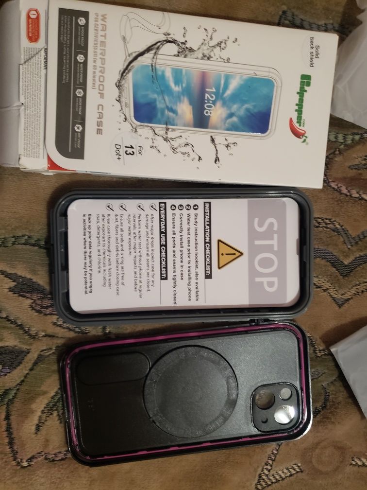 Продам чохол IPhone 13