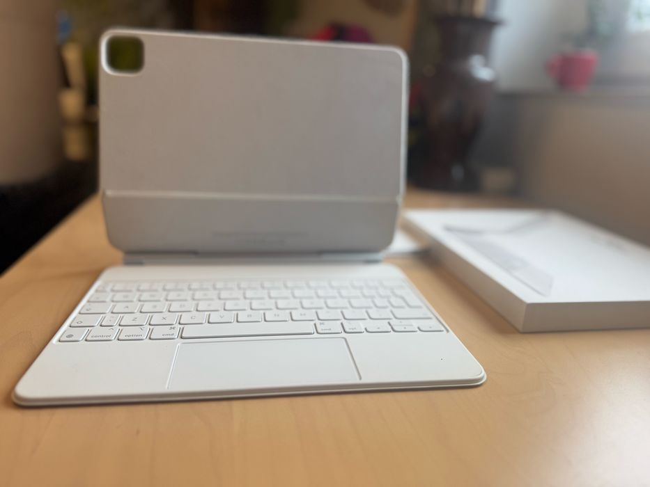 Klawiatura z etui APPLE Magic Keyboard do iPada Air 11 cali (M3)