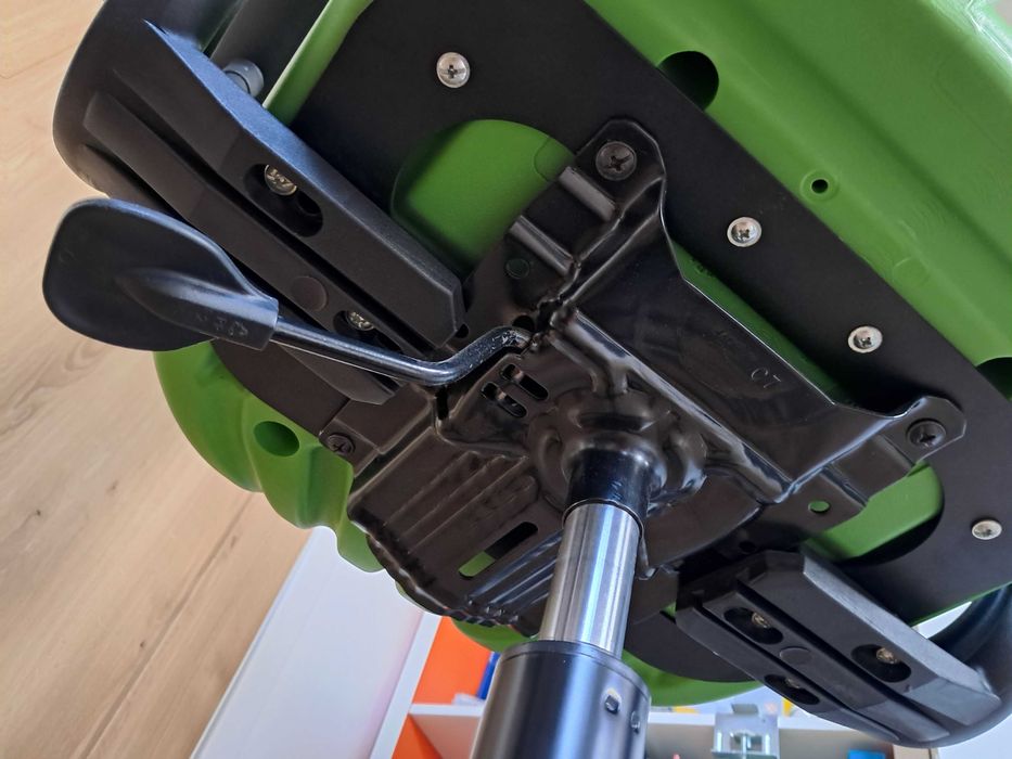 Ergonomiczne krzesło Entelo Twist z podłokietnikami