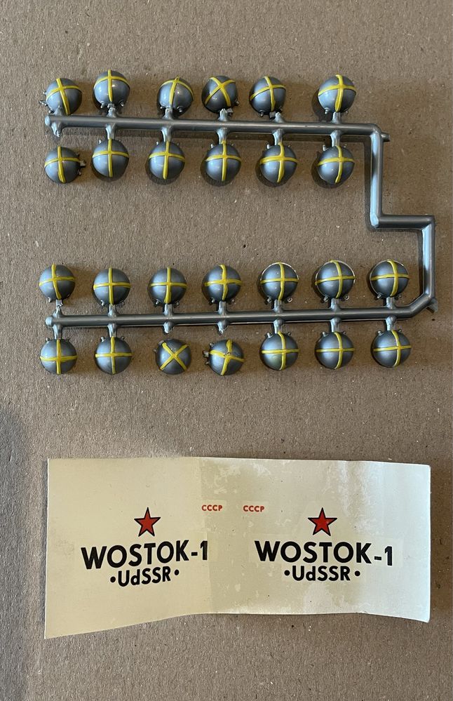 WOSTOK 1 model 1:25 Plasticart DDR