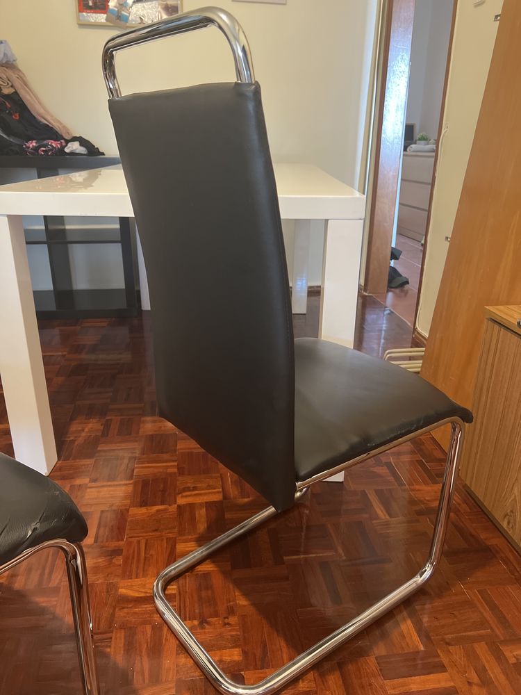 Mesa de Sala de Jantar com 4 cadeiras