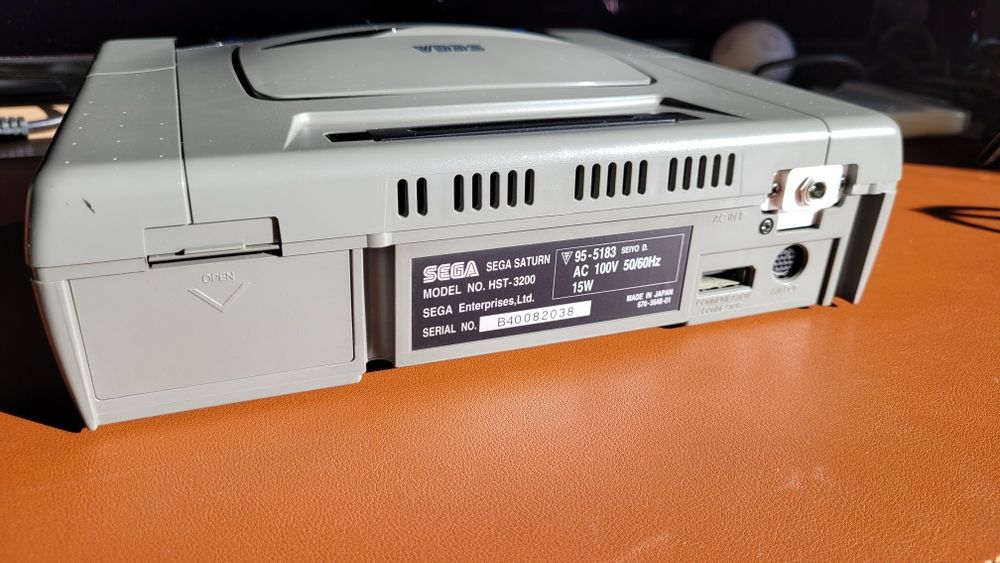 Sega Saturn (HST-3200) NTSC-J, nie wymaga przetwornicy napięcia