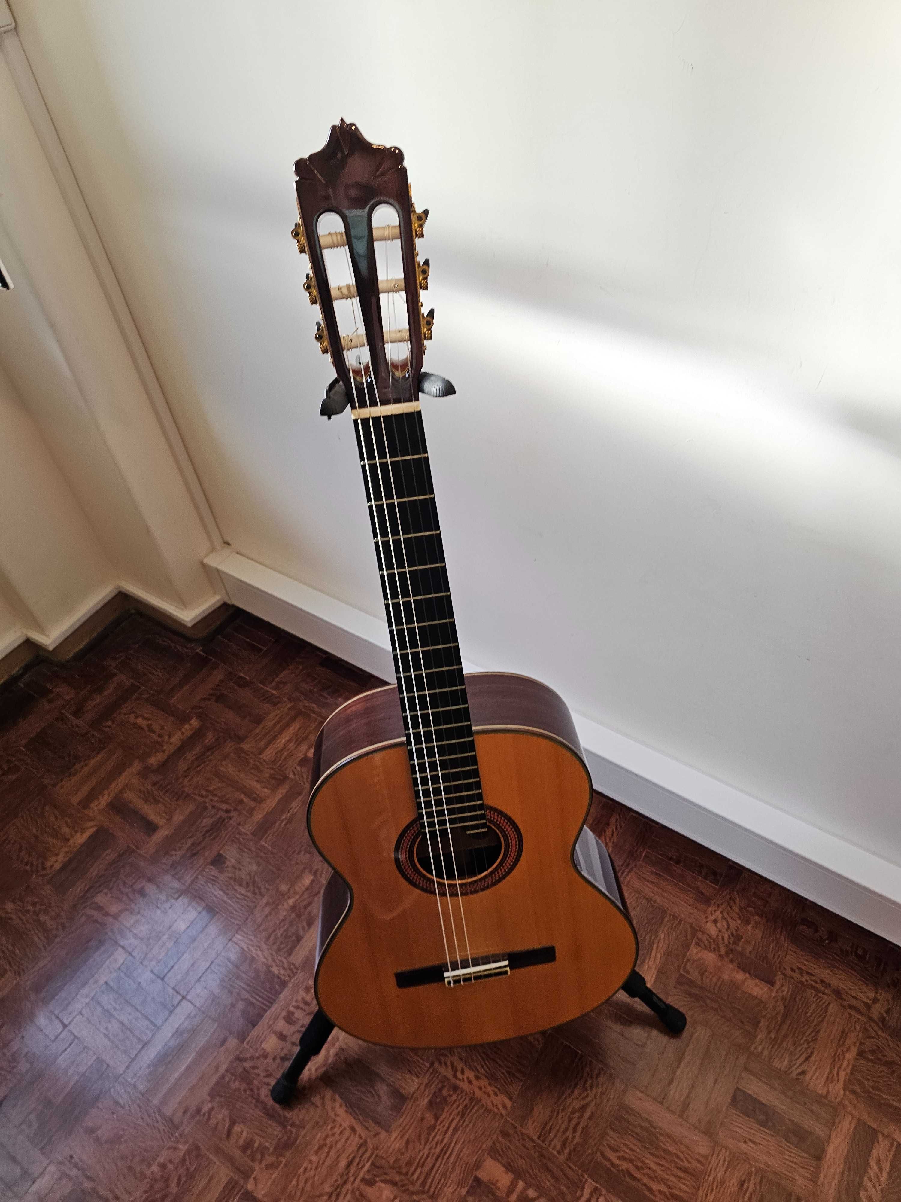 Guitarra Clássica Alhambra 11P + Estojo   -   Classical Guitar + Case
