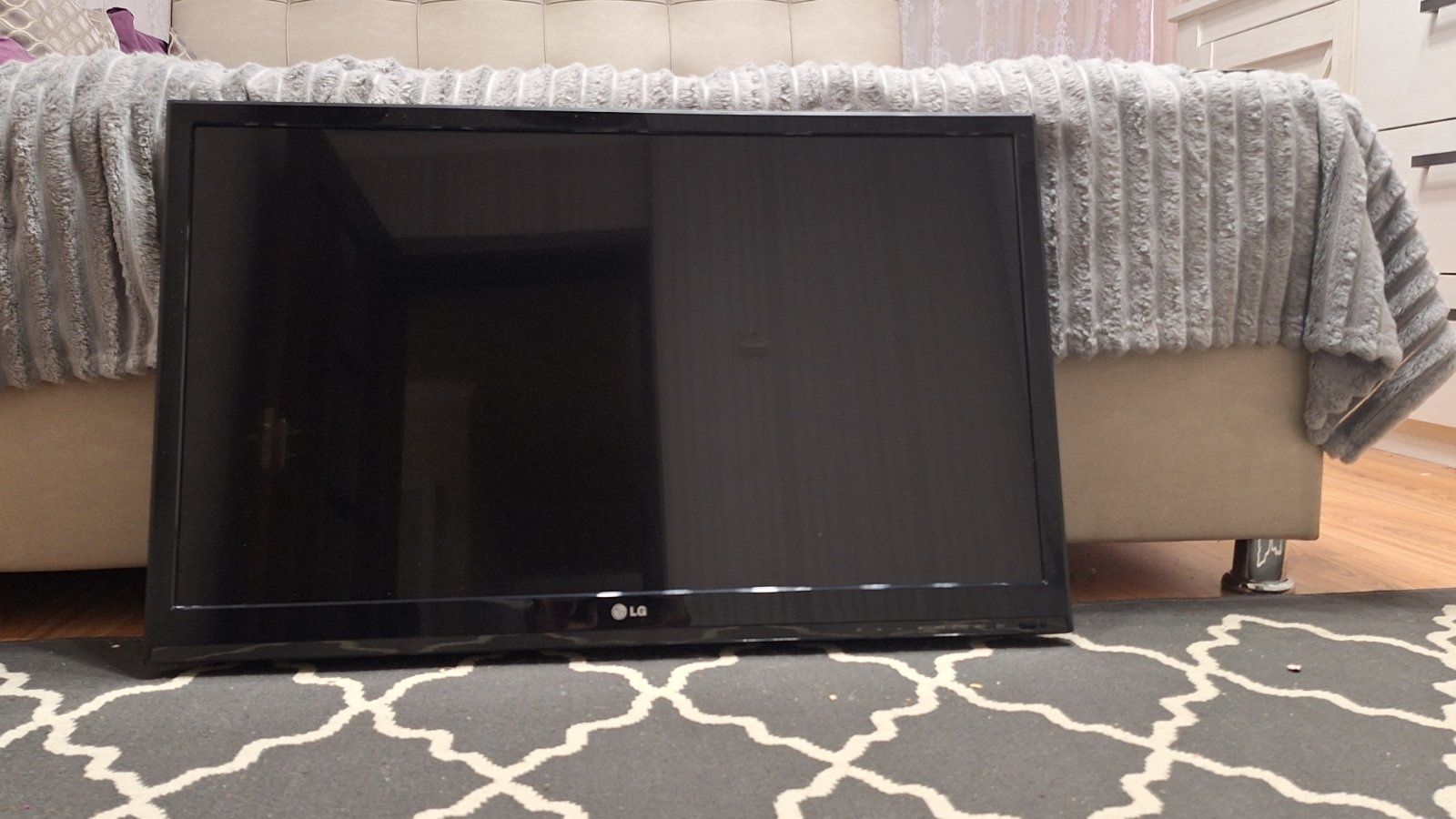 Телевізор LG 32LS561T