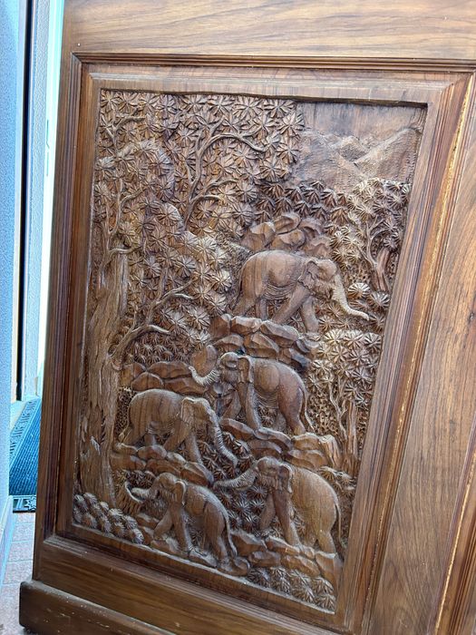 Linda e Única feita à mão na Tailândia. BAR Teak