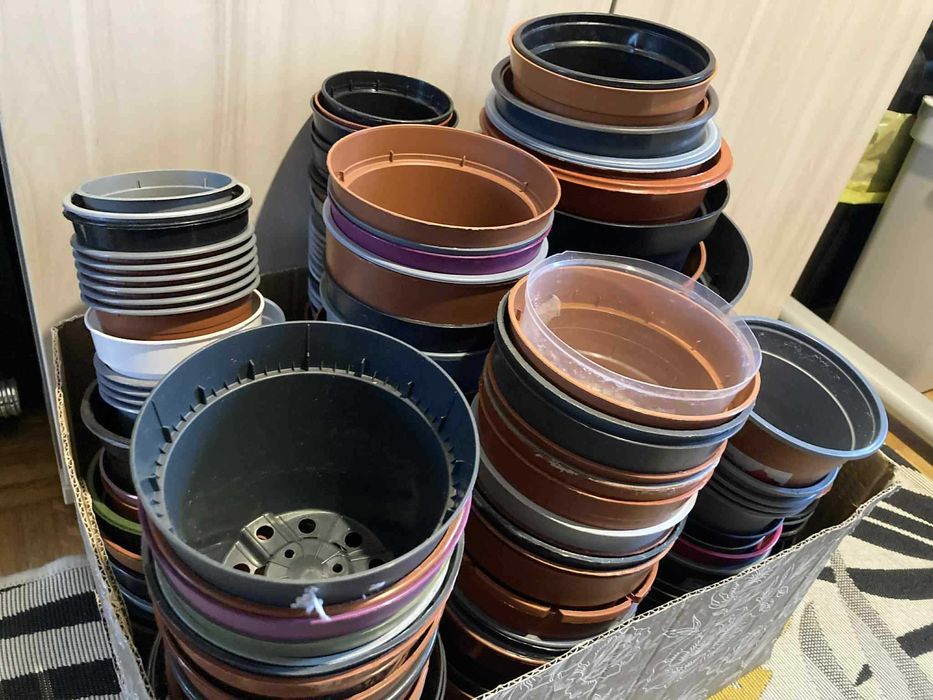 Doniczki plastikowe produkcyjne różne kolory różne rozmiary okrągłe