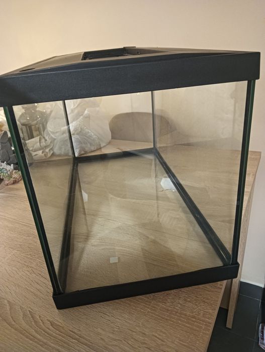 Aquário grande em bom estado