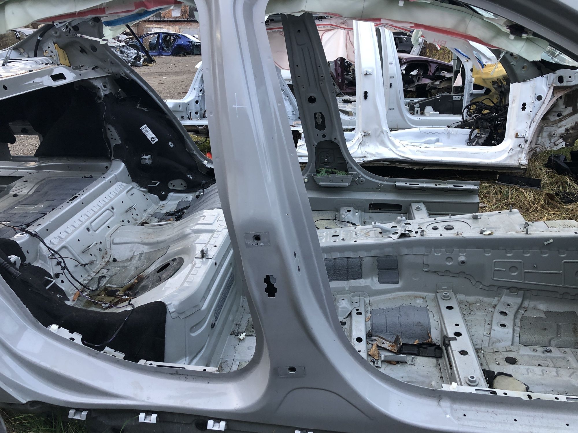 Поріг правий BMW 3 G20 Колір 490 2019-