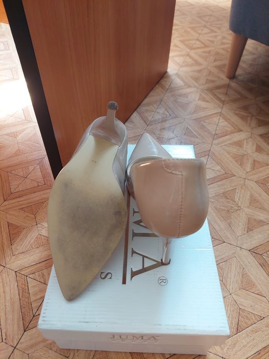 Szpilki beżowe lakier