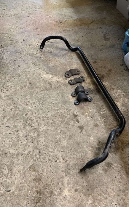 Передній стабілізатор