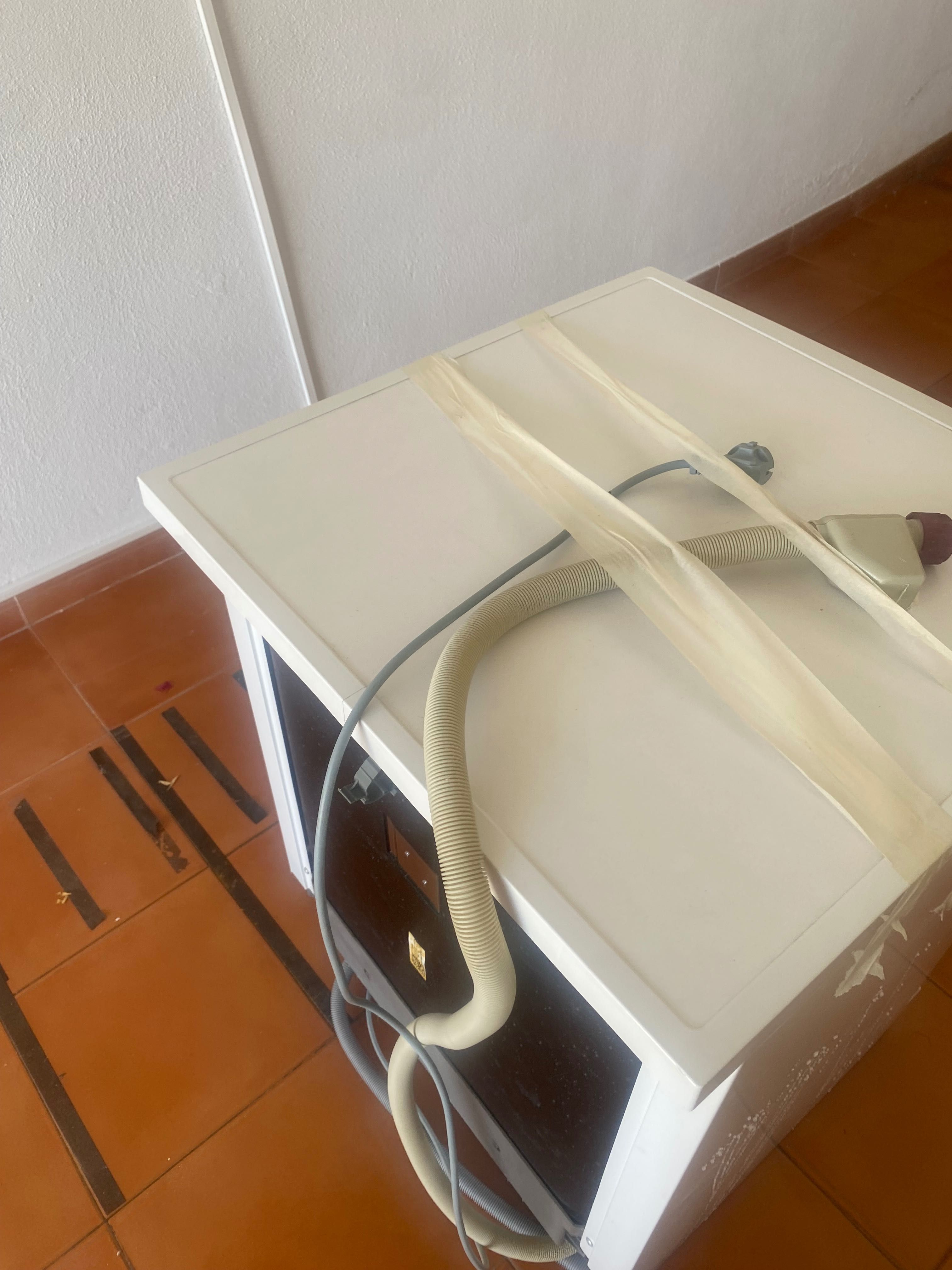 Máquina de lavar louça - Electrolux ESF6521LOW - Perfeito estado