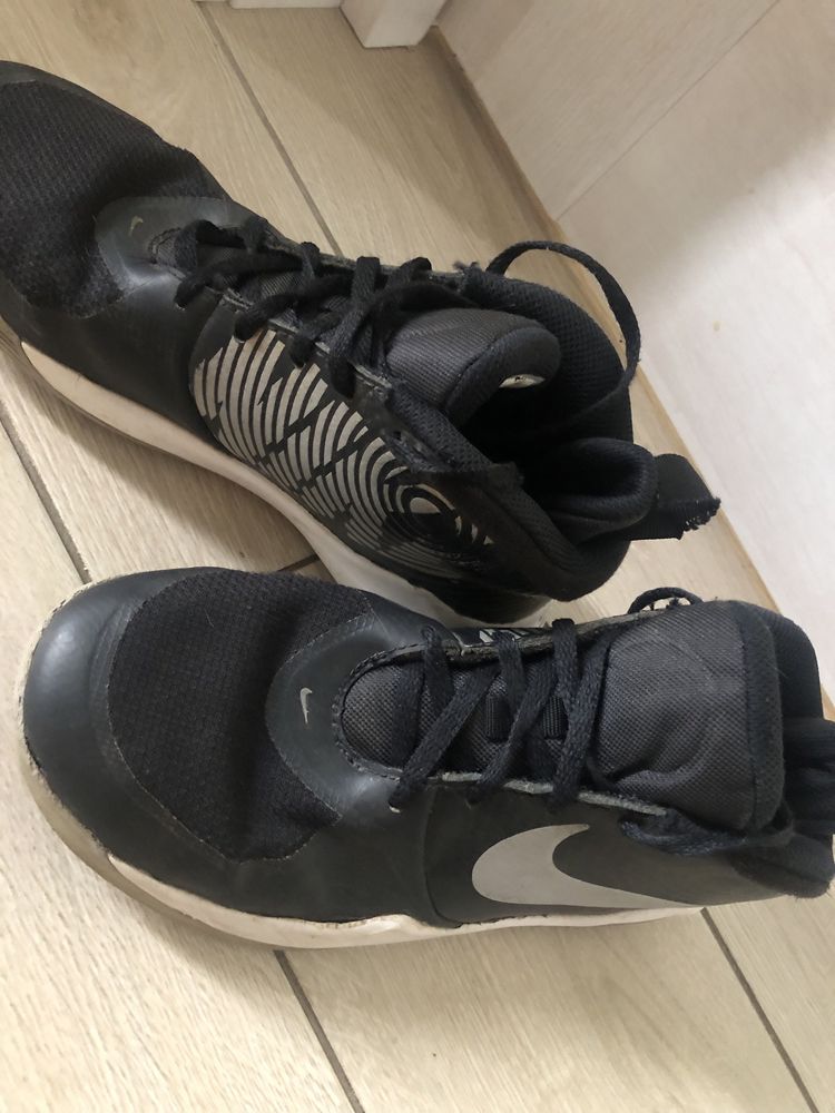 Кросівки nike 37 розмір