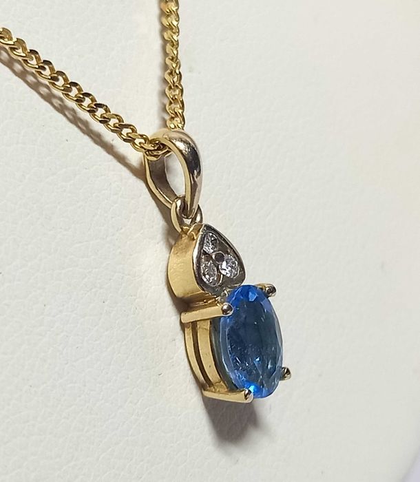 Wisiorek, przywieszka z topazem blu i diamentami, złoto 9K, poł. XX w.