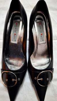 Sapatos de Senhora de tacão alto da marca Roberto Santi.