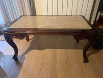 Mesa de Apoio em Mogno com tampo em Mármore