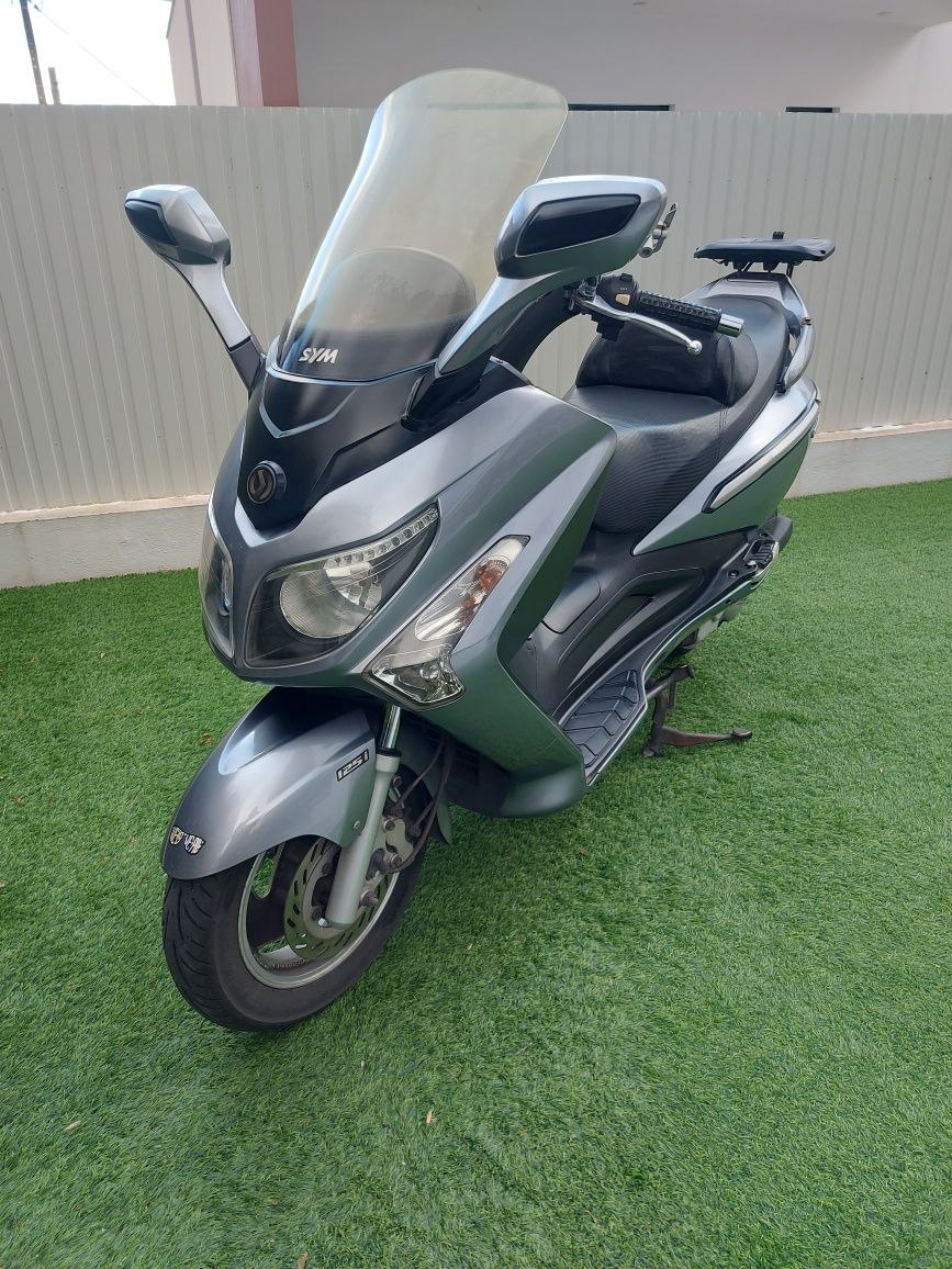 Sym gts 125i Evo excelente estado com top case. Não pretendo trocas.