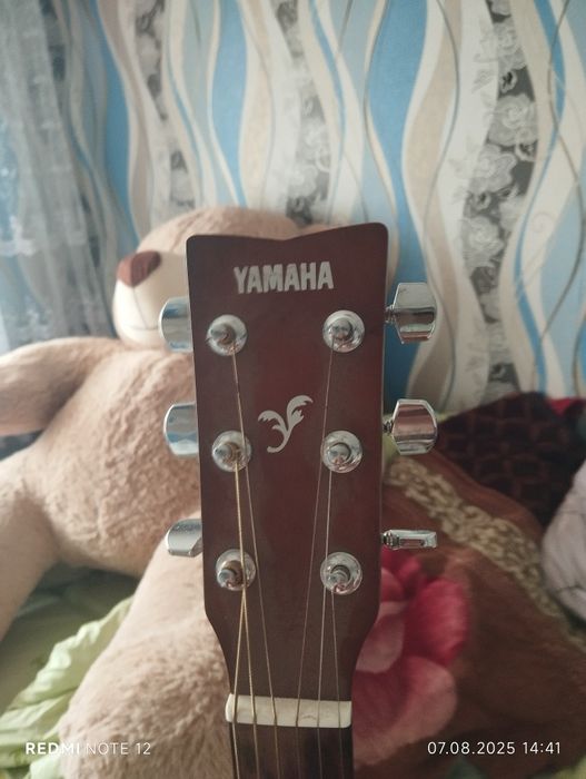 Продам гітару 3800