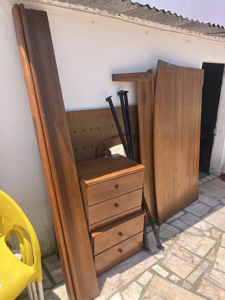 Cama e mesas de cabeceira