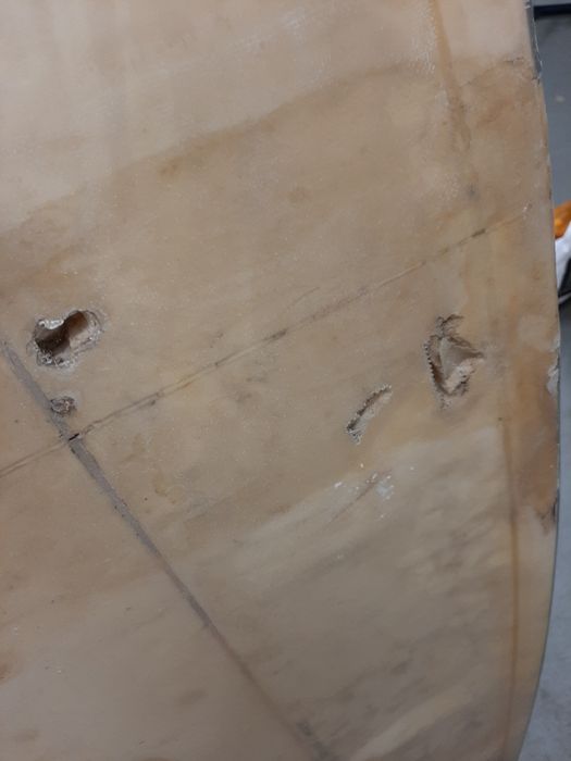 Prancha de surf danificada