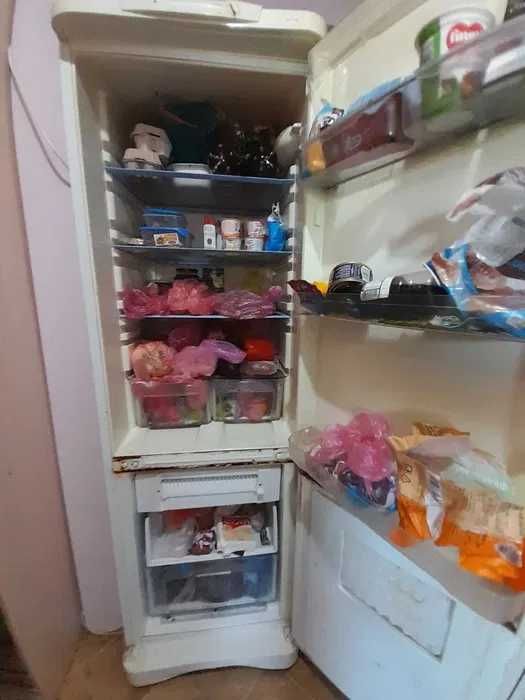 Холодильник двухкамерный INDESIT C-138NFG