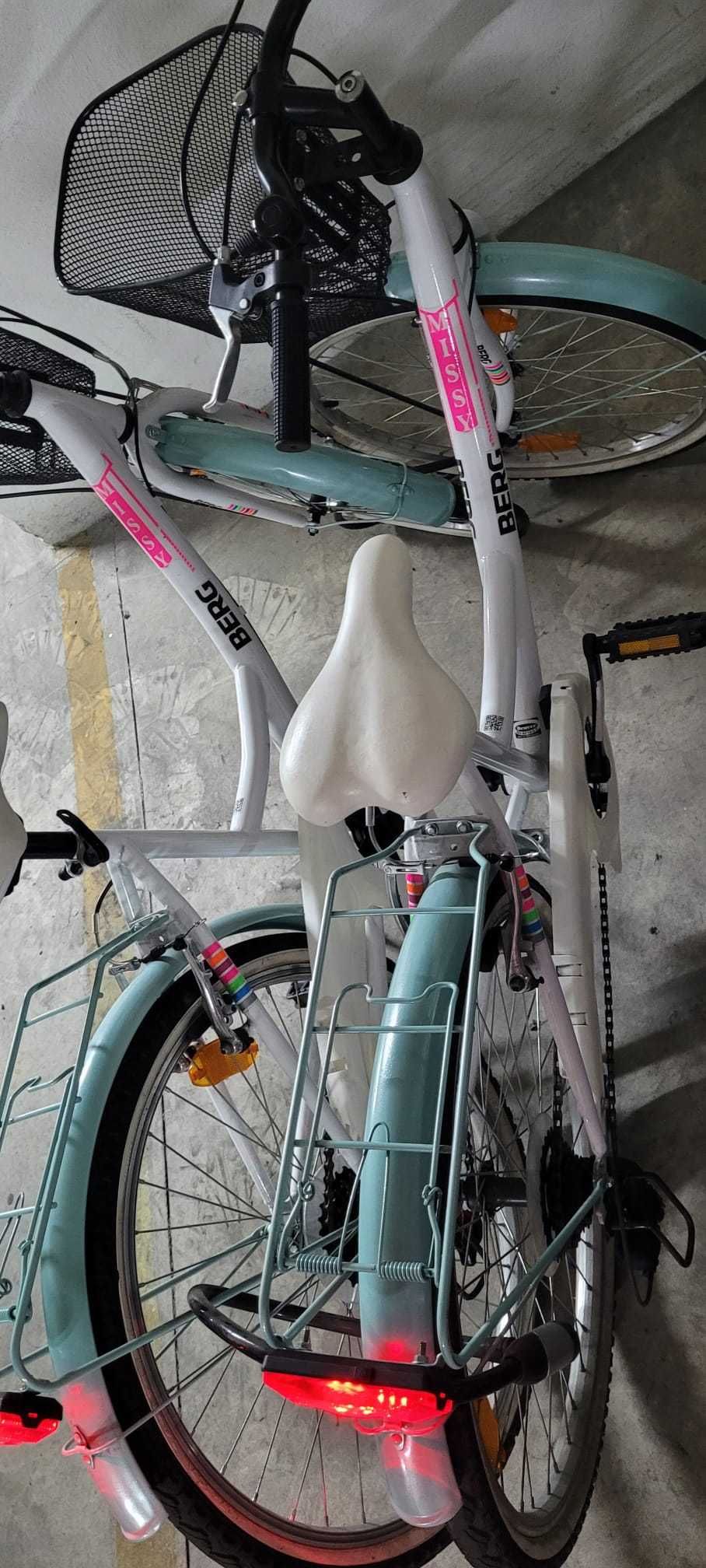 Bicicleta 22" c/ Cesto - Ótimo estado