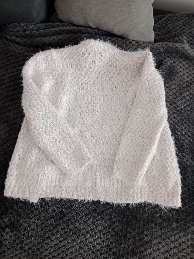Sweterek biało różowy 119 do 139 cm