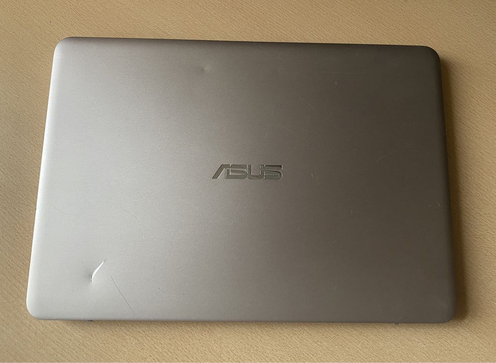 Asus Zenbook UX305UA 13,3' FHD/i5/8/256gb 92% АКБ
