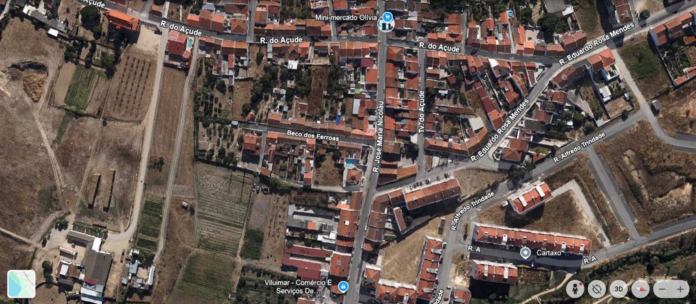 Lote com casa para reconstrução ou ampliação dentro do Cartaxo.