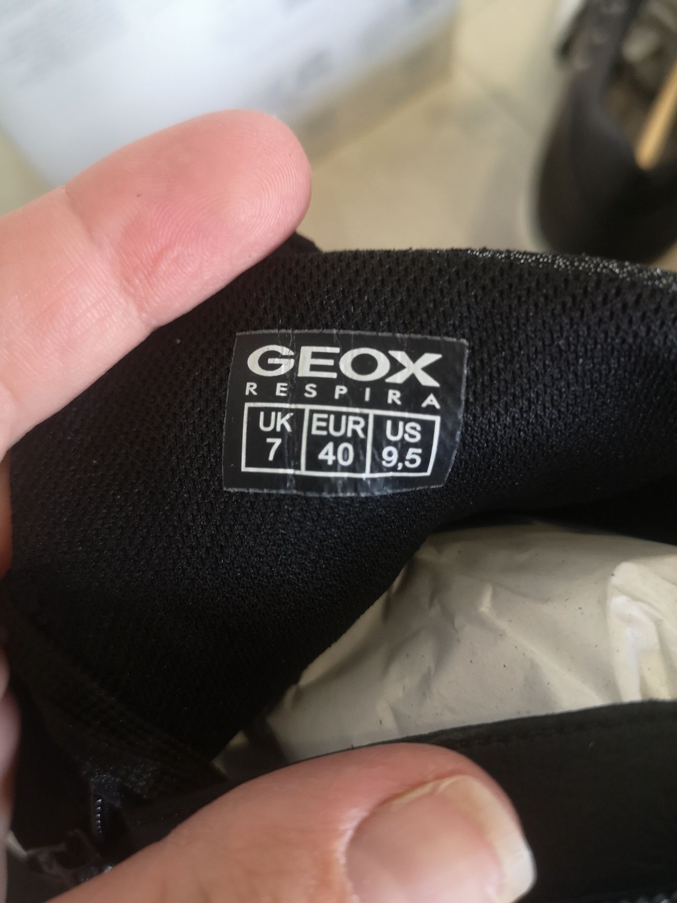 Жіночі шкіряні кросівки Geox 40 розмір, 26.3 см. Нові