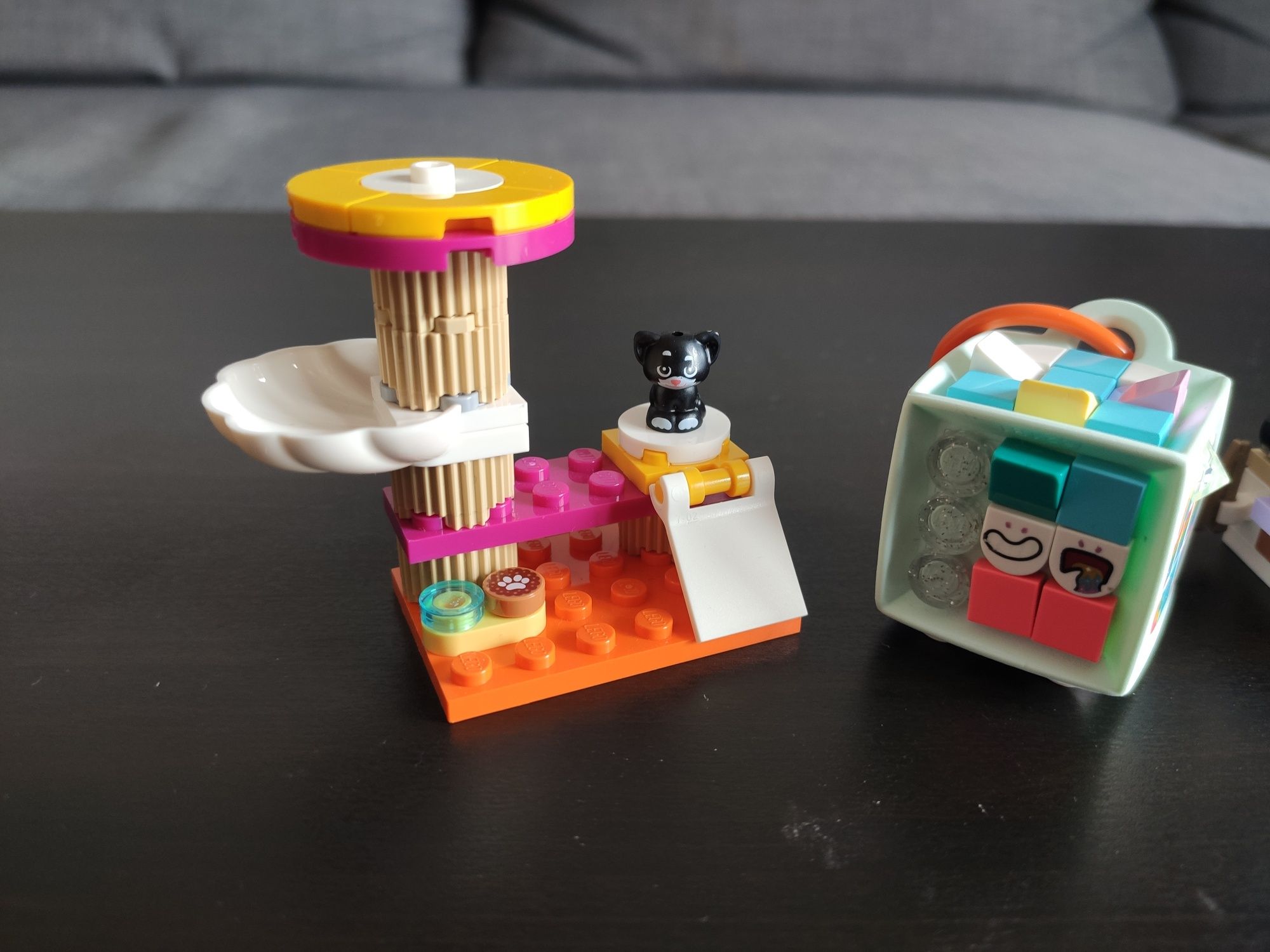 Zestawy LEGO Friends Stoisko z sushi, zawieszka i kotek