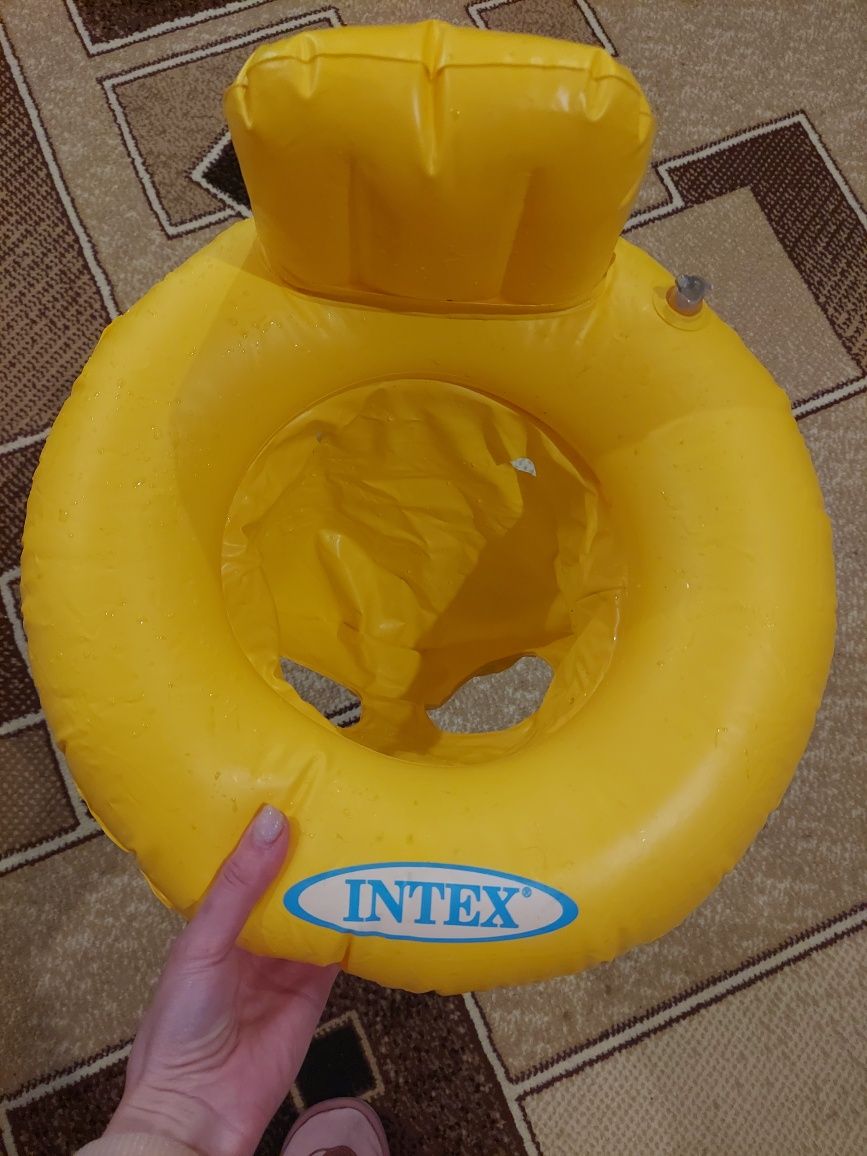 Продам надувний басейн для купання,желет та круг