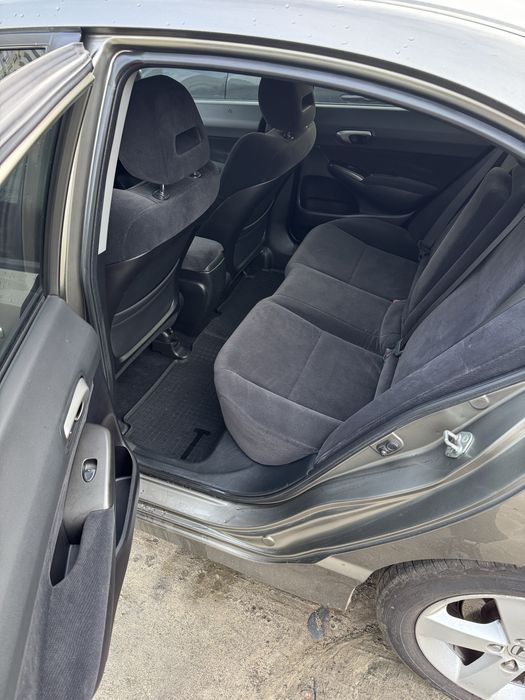 Живий сівік. Друга машина в сімї  їздила дівчина.