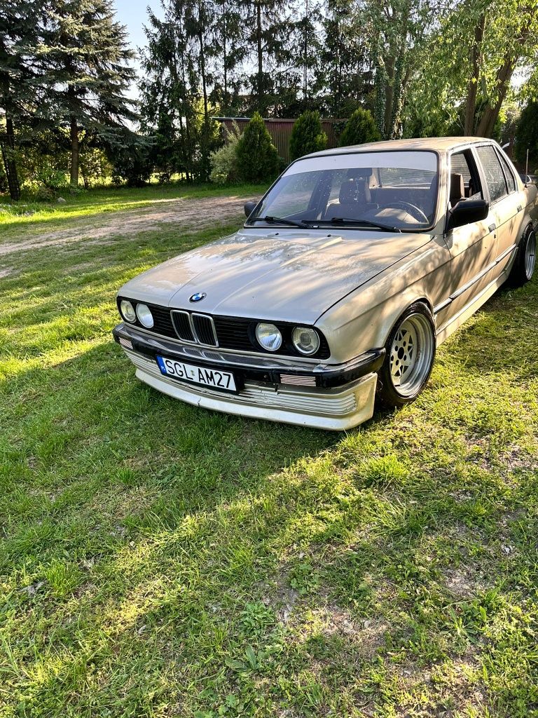 BMW E30 sedan 320 automat