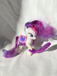 świecący kucyk Rarity + siodło i lusterko
