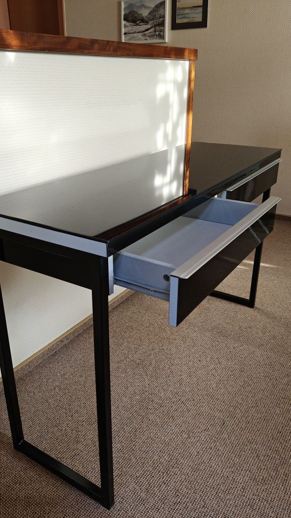 Eleganckie biurko z Ikea
