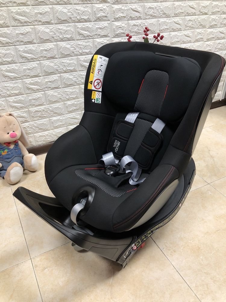 Автокрісло Britax Römer DUALFIX M i-SIZE Група 0+/1 (0-18 кг)