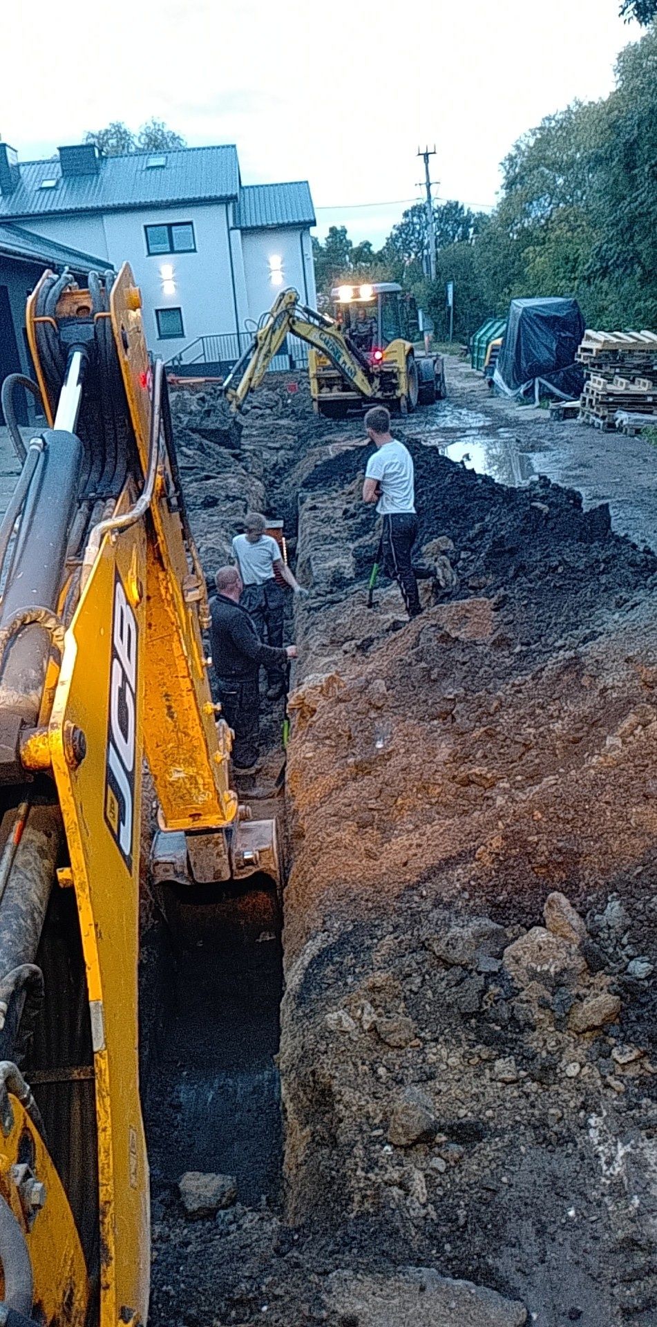 koparko-ładowarka z młotem, prace ziemne, transport ,glebogryzarka .