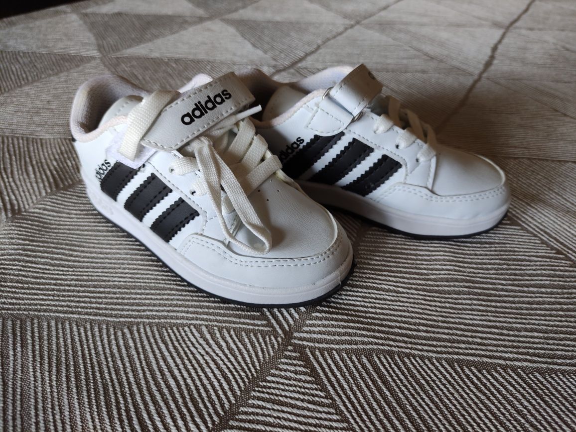 Białe skórzane sneakersy dziecięce Adidas, NOWE, r.28, 16,5cm