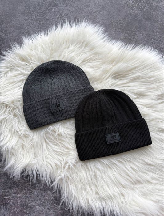 Шапка з брендовим логотипом