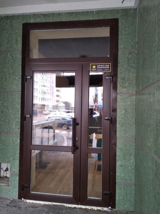 Двері вхідні металопластикові. Недорого.