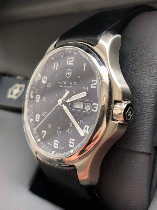 Годинник Victorinox Swiss Army OFFICER'S DAY DATE