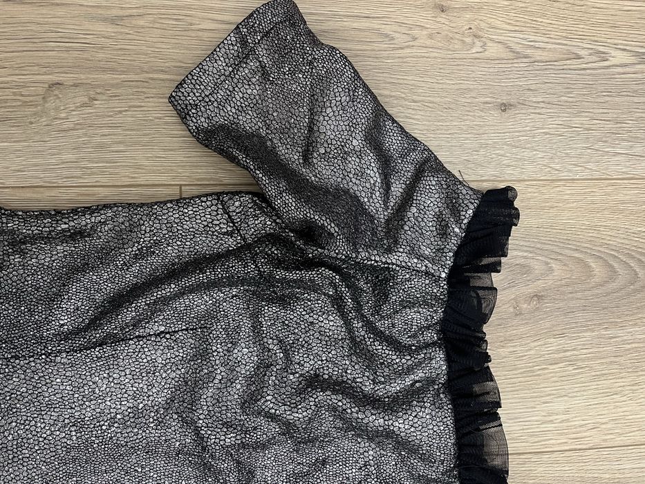 Неймовірно гарна блискуча сукня з фатином