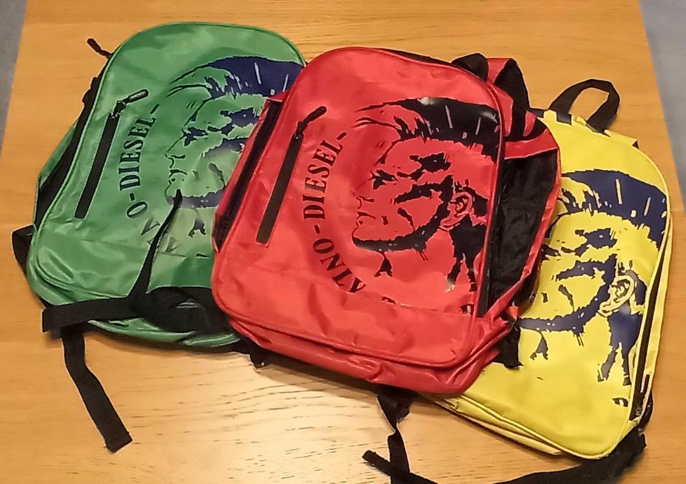 Plecak Diesel, 3 sztuki, zielony, czerwony, żółty, uszkodzone zamki