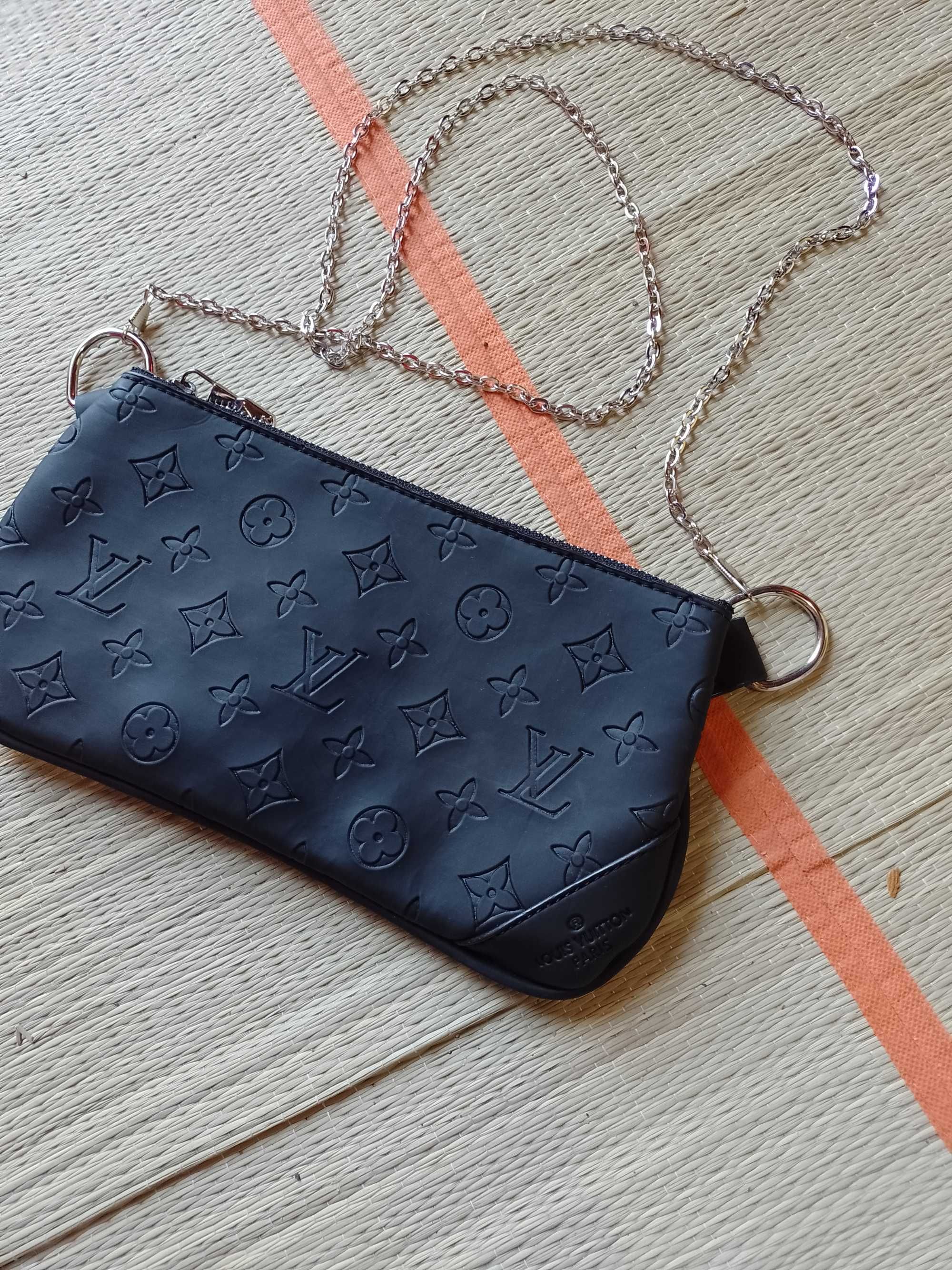 Louis Vuitton/Ekskluzywna , Czarna torebka listonoszka