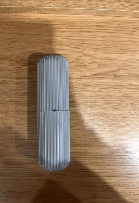 Vendo estojo de viagem para higiene oral novo