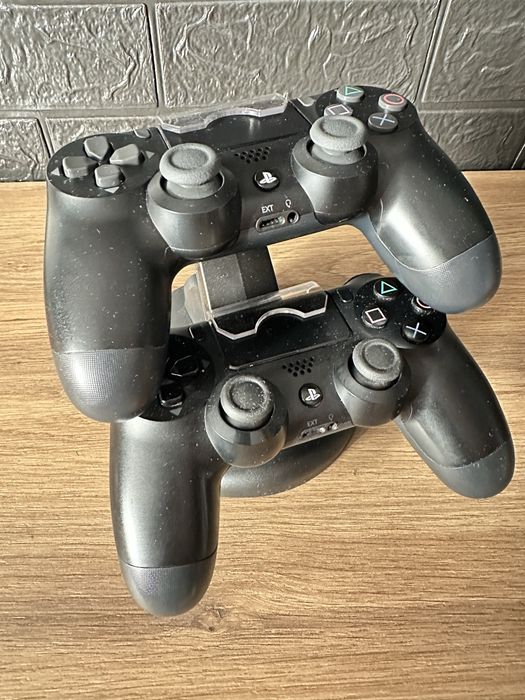 Продам PS4 Pro 1ТВ