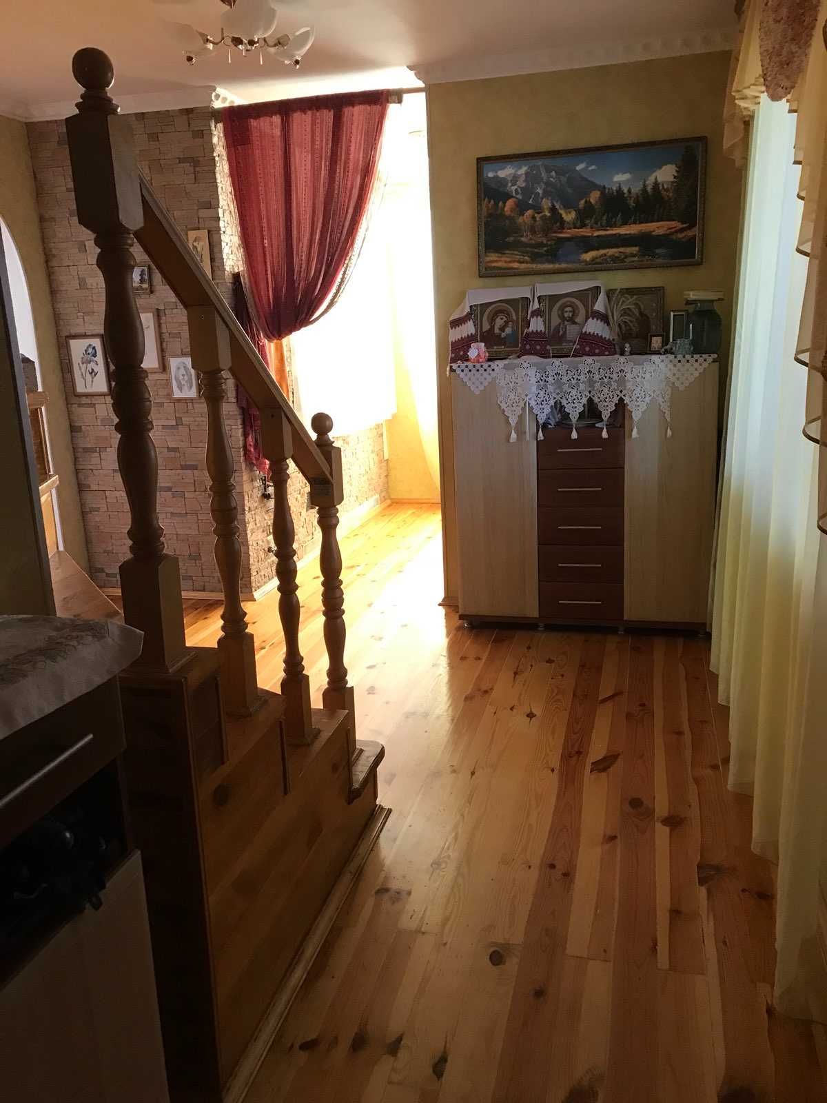 Продам котедж по вул. Студентська