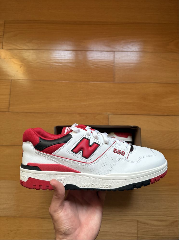 New Balance 550 - Brancas e Vermelhas
