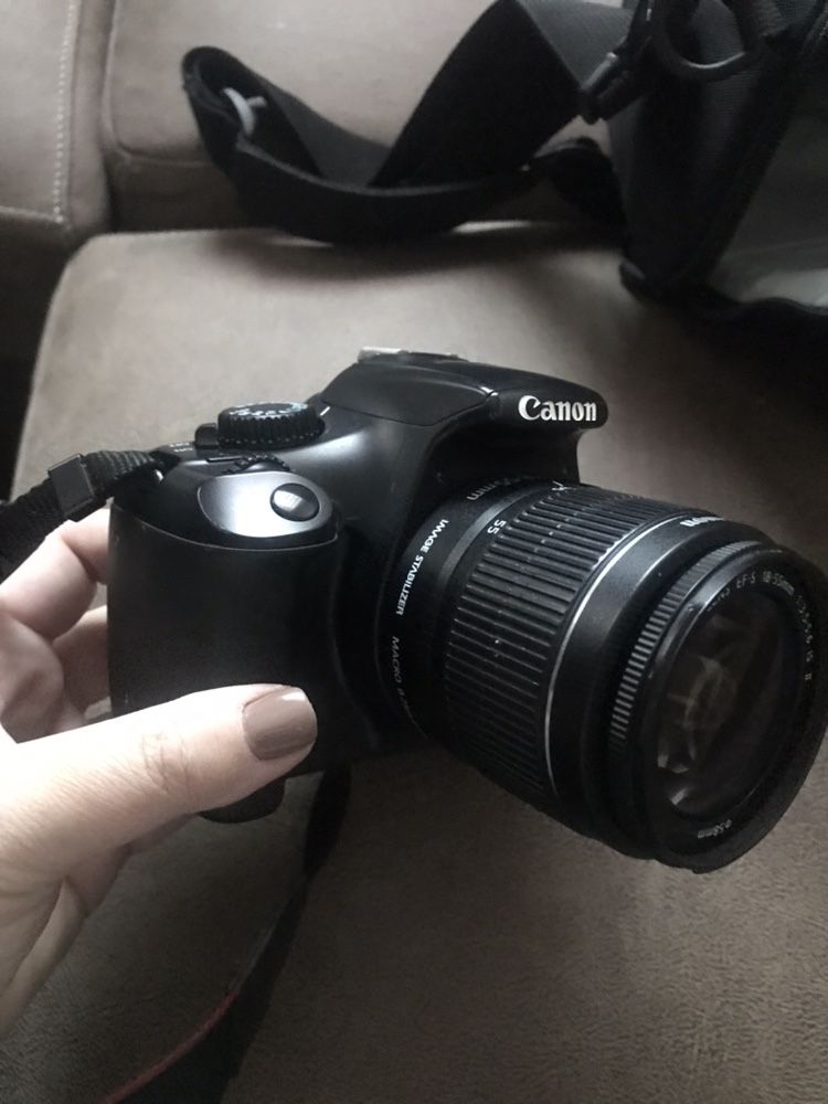 Продам Фотоаппарат Canon EOS 1100D